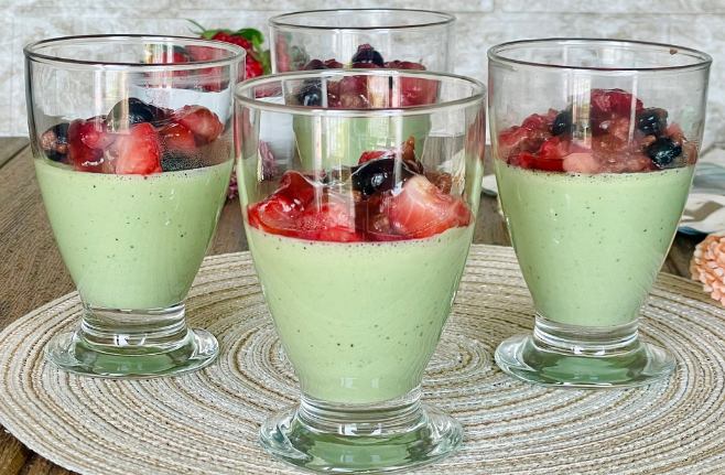 Panna cotta alla Spirulina e Frutti di Bosco